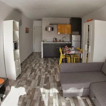 بيت للعطل Geremy's Awesome Studiio! طوستا ديل سيلونثيو