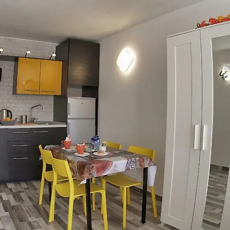 Geremy's Awesome Studiio! طوستا ديل سيلونثيو