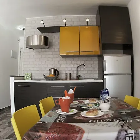 بيت للعطل Geremy's Awesome Studiio! طوستا ديل سيلونثيو